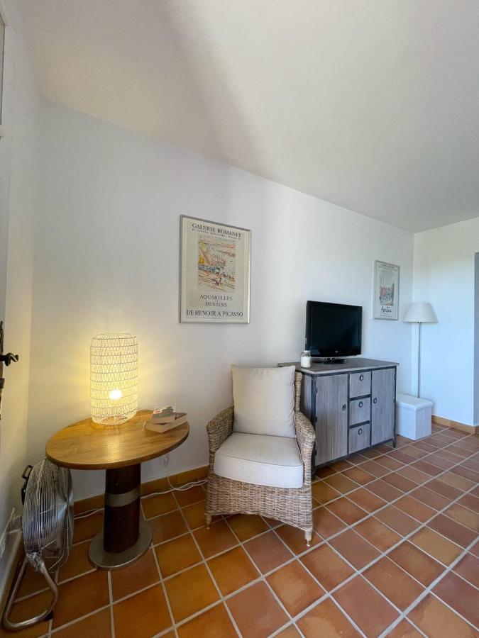 Superb Apartment With Balcony Near The Beach Saint-Raphaël Exteriör bild
