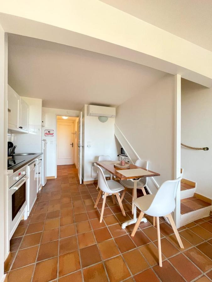 Superb Apartment With Balcony Near The Beach Saint-Raphaël Exteriör bild